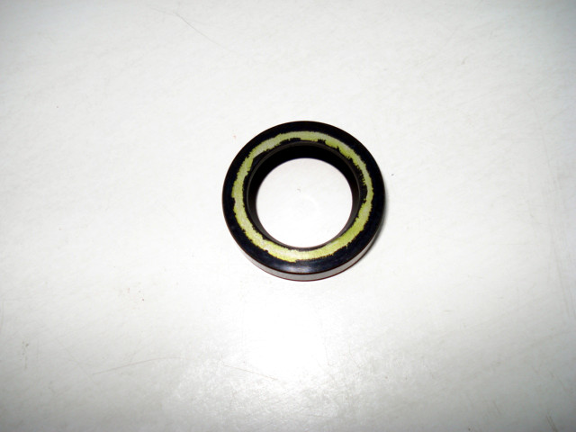 Oil seal 18x28x6 Yamaha fueraborda motor