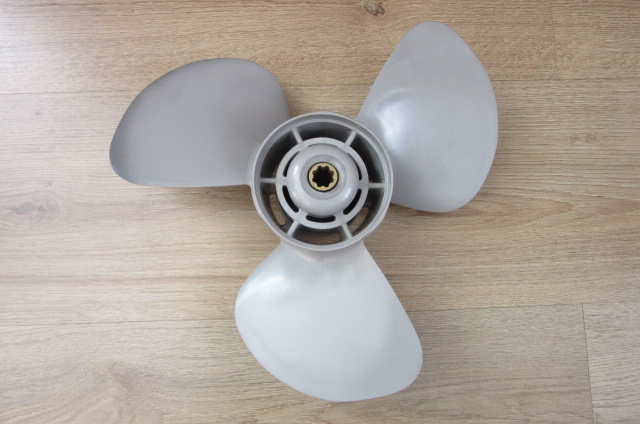 Yamaha utenbordsmotor propeller F9.9A FT9.9D, 11 3/4x 9 1/4-R plastic